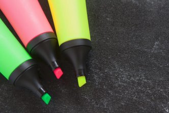 image of highlighters for a post about how to set highlight styles training post