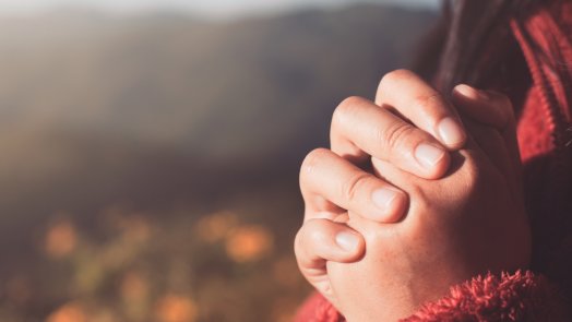 image of praying hands for post about pastor appreciation day