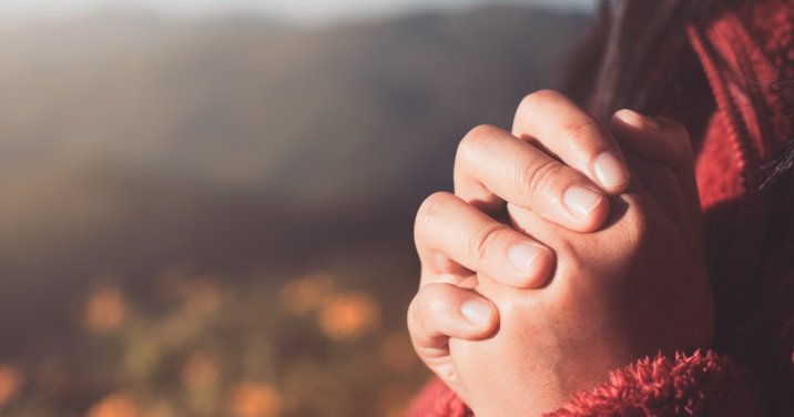 image of praying hands for post about pastor appreciation day