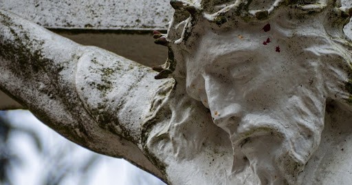 sculpture of Jesus enduring the glory of the cross