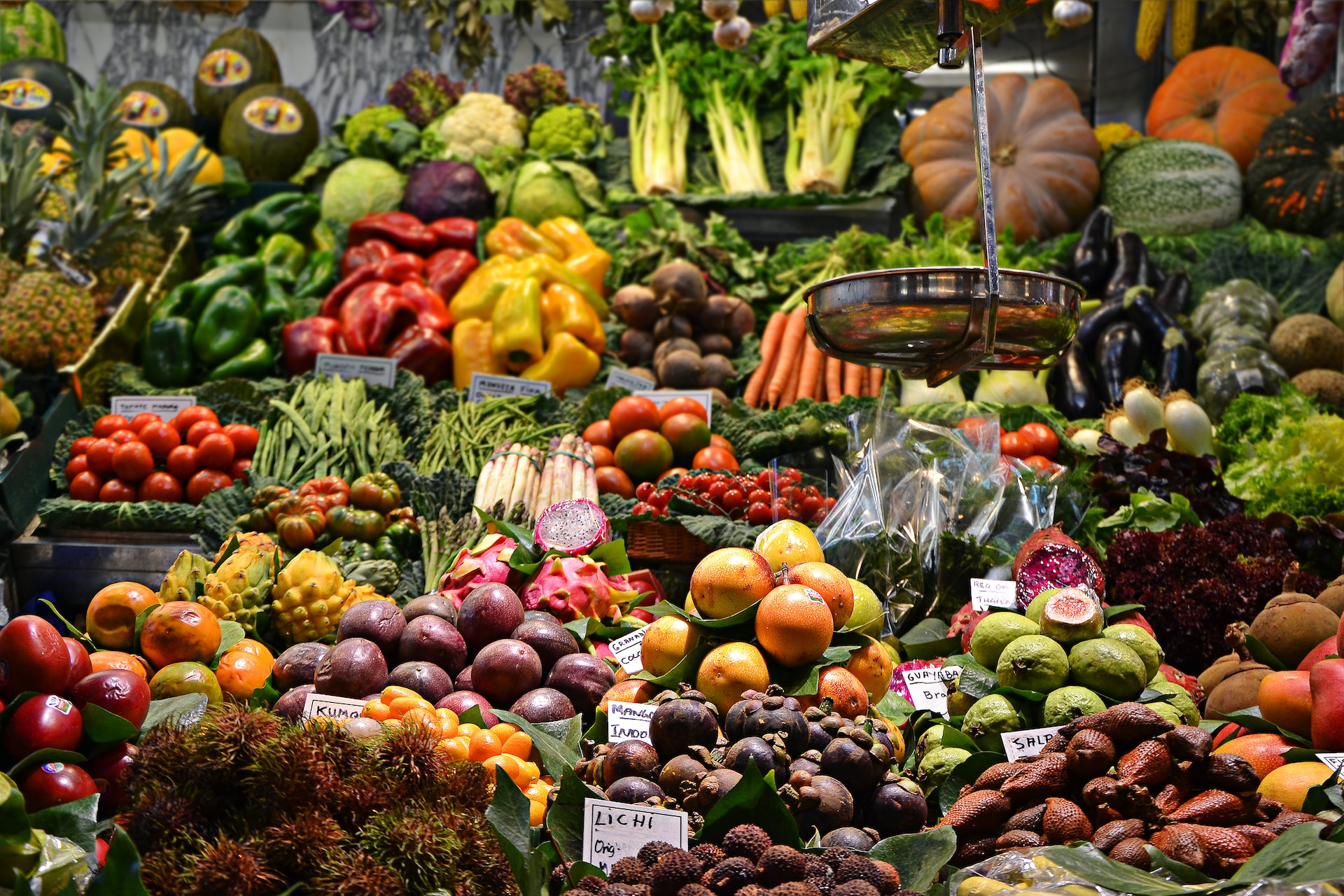 Photo of colorful vegetables at a grocery store. 